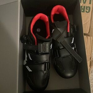 Peloton shoes 38 (fit 7)